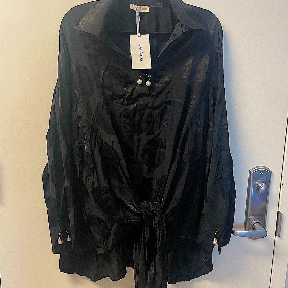 NWT European Couture:Gorgeous, Relaxed Fit Black Blouse w/ Unique Golden Details